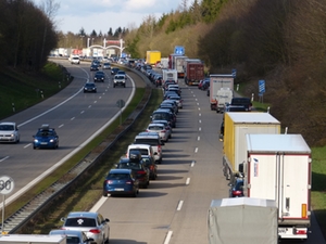 Symbolbild: Rettungsgasse Symbolbild: Rettungsgasse