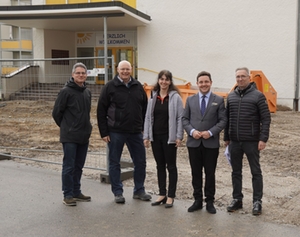 Vorplatz Mittelschule Traunreut Vorplatz Mittelschule Traunreut